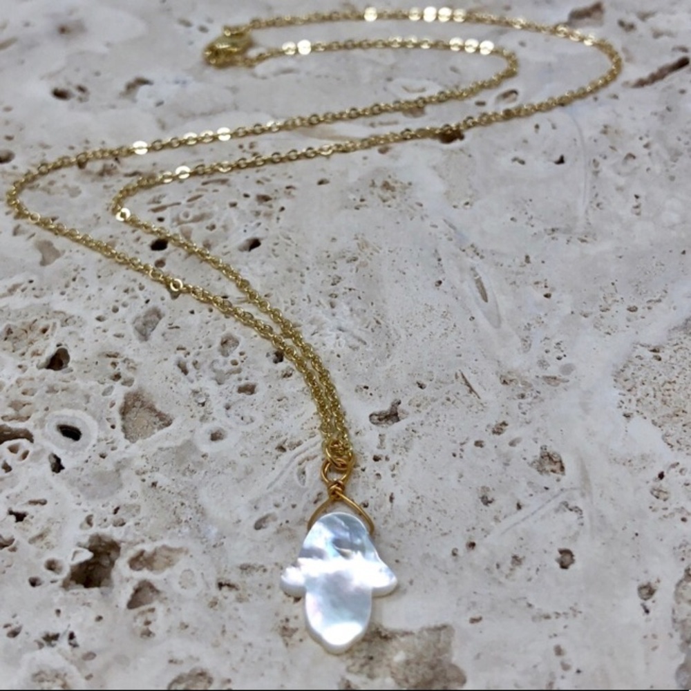💄Boutique Hamsa Mother Pearl 14K Dainty Necklace